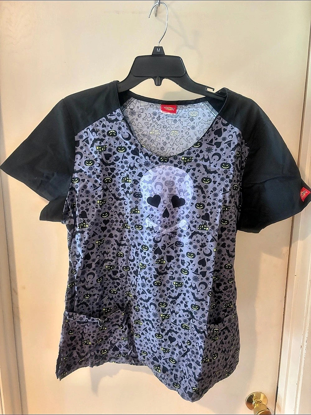 Dickies Short Sleeve Graphic Scrub in Black & Gray haunted houses and pumpkin de